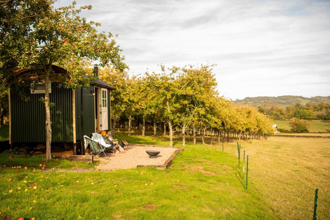 Harrys Hideout - Shepherd'S Huts At Harrys Cottages Pen-y-Clawdd Exterior foto