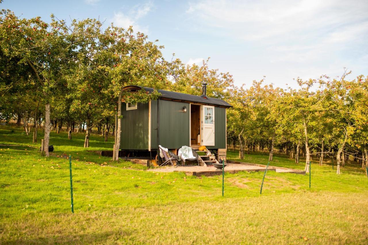 Harrys Hideout - Shepherd'S Huts At Harrys Cottages Pen-y-Clawdd Exterior foto