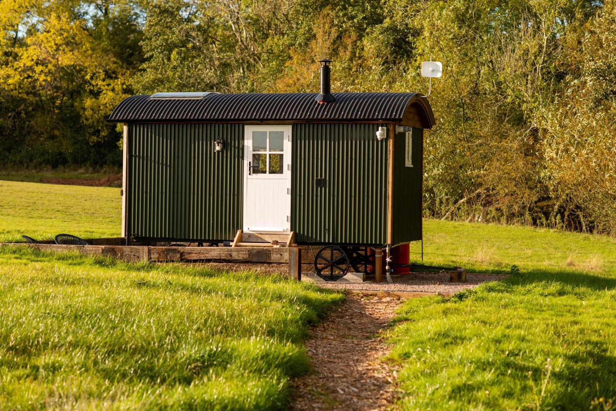 Harrys Hideout - Shepherd'S Huts At Harrys Cottages Pen-y-Clawdd Zimmer foto